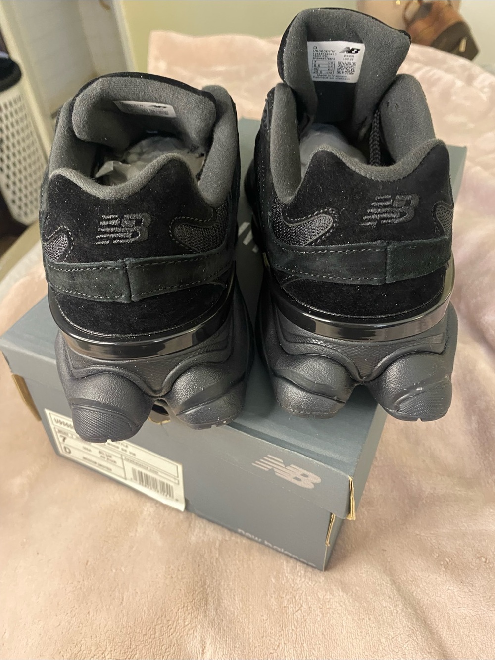 New Balance 9060 Men's Sneakersshoes Size 7 - Picture 3 of 8